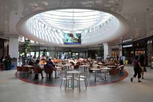 La food court della Cartiera di Pompie, centro commerciale acquisito dalla tedesca ECE