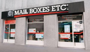 Vetrina Centro Mail Boxes Etc. Milano-Moscova Nastro Rosso