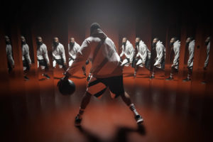 Adidas Originals, la star NBA James Harden dribbla davanti agli specchi